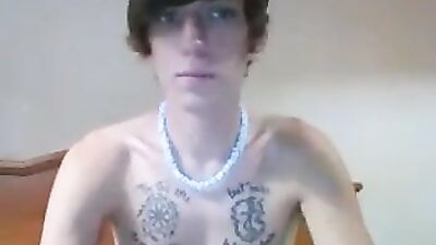 Jeune Minet Tatoué Lisse: The Ultimate Cumshot Experience!