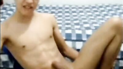 Latino Cutie Cums on Cam: The Ultimate Handjob Experience!