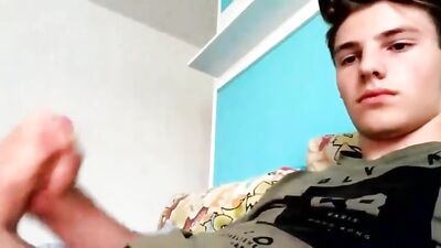 BOY WANKING GAY TUBE CAM PORN