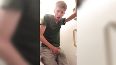 Boys Porn Big Dick Cutie Jerks Off