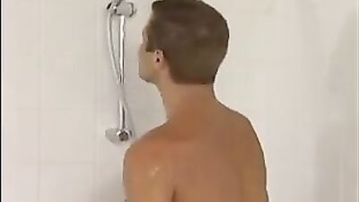 Gang Bang in the Shower: Feed and Fuck