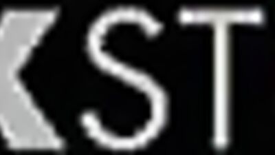 Gay Web-Cam Action in a Small Car - Baiser dans une petite voiture