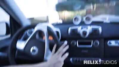 Gay Web-Cam Action in a Small Car - Baiser dans une petite voiture