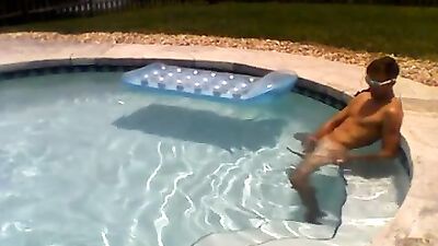 Hot Summer Day: Amateur Solo Public Outside Jacking Off