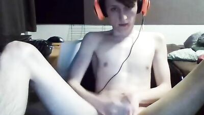 Il se masturbe en discutant avec son ami