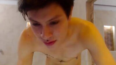 Cum on her face: Amateur Handjob & Cum Shots