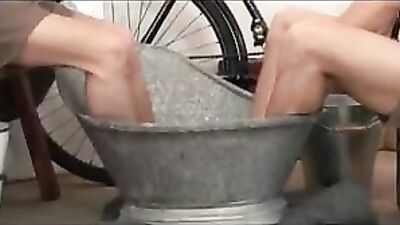 Foot Fetishist Heaven: Soaking and Playing Footsie!