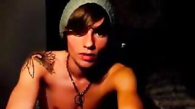 Hot cute teen super sexy boy wanking on cam!