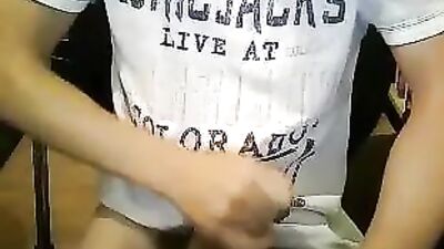 Young Cumshots Solo Handjob: A Taste of Erotic Delight!