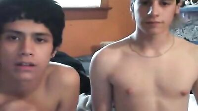 Two Pink-Tongued Men for Facial Cum Shots - JEUNES MECS BM