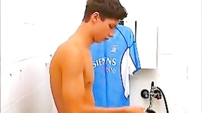 Geiler Boy beim Wixen Im Bad: Solo Handjob Revenge!