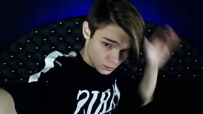 Beautiful Amateur Webcam Solo - A Gay Porn Video To Die For!