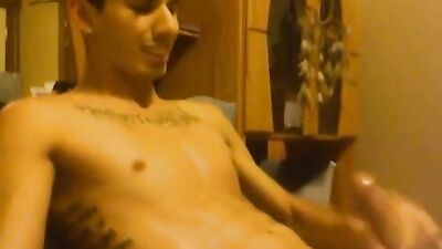Face Shot Twink: Tattooed Dreamboy Cumshot!