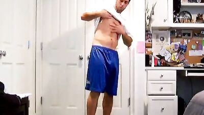 Gay Webcam Wanker: Cum Shots in His Bedroom