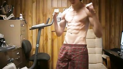 Muscle Boys Web-Cam Solo: Flexing A2 (Gay Porn)