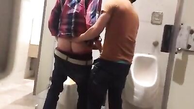 Cruising for cock 2 : Big Amateur Cocks Handjob - A Gay Porn Video