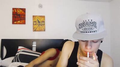 Amateur Group Sex: Sweet Friends Passionate Encounter!