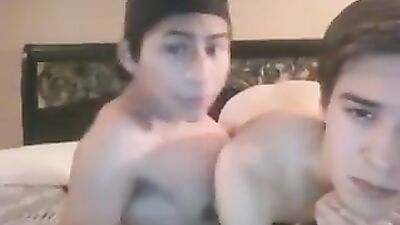 Double Penetration with Versatile Twinks on NibbleBit.com