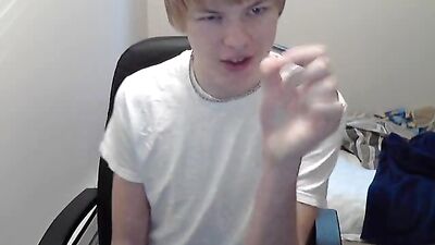 Smoothie cute blond suedois wank on cam