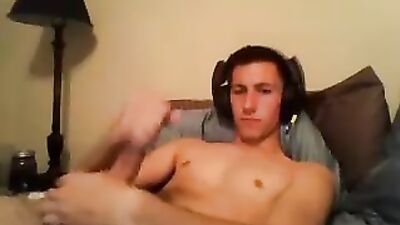 Gay Porn: An Amateur Artists Handjob and Cumshots