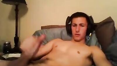 Gay Porn: An Amateur Artists Handjob and Cumshots