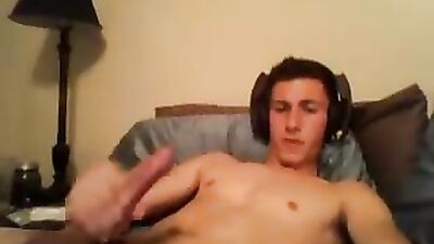 Gay Porn: An Amateur Artists Handjob and Cumshots