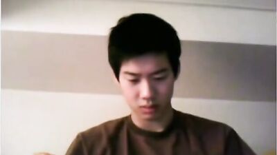 Big Dicked Korean Boy Jaxx Off!