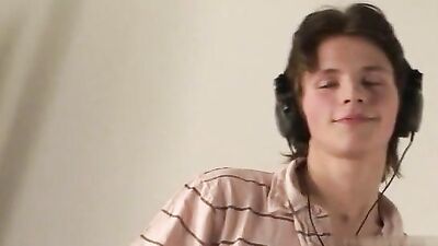 Groove Music Lovers Paradise: A Gay Porn Video to Seduce Your Ears and Eyes