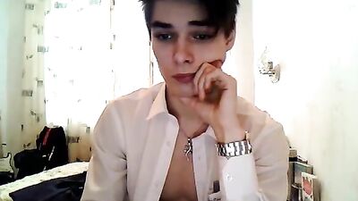 Sexy Smoothie: Dark Haired Teenboys Muscular Body on Cam!