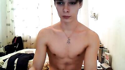 Sexy Smoothie: Dark Haired Teenboys Muscular Body on Cam!