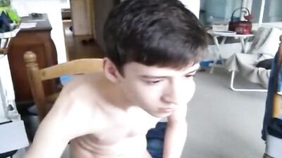 Slim Young Twink Web-Cam Solo with Big Cocks