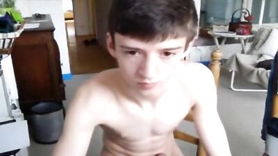 Slim Young Twink Web-Cam Solo with Big Cocks