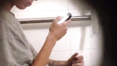Caught while masturbating: Amateur Cum Shots Handjob!