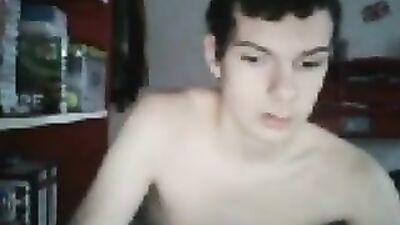 Alexis and his ass: French amateur goes wild on cam!