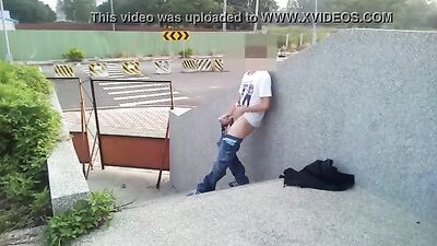 Public Park Cumming: The Amateur Asian Strips and Jerks Off in the Open!