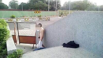 Public Park Cumming: The Amateur Asian Strips and Jerks Off in the Open!