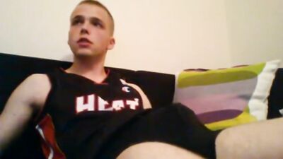 Hot Twink Web-Cam Solo Cumshot - So hot!! Twink wanks and moans
