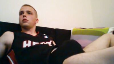 Hot Twink Web-Cam Solo Cumshot - So hot!! Twink wanks and moans