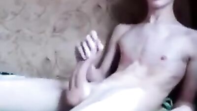 Gay Porn Nerd Jacks Off in Hot Solo Handjob Web-Cam Show!