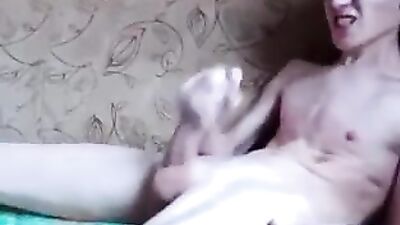 Gay Porn Nerd Jacks Off in Hot Solo Handjob Web-Cam Show!