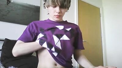 Hot Young Guy on Cam: Amateur Cum Shots Solo! Hottest Gay Porn Video!