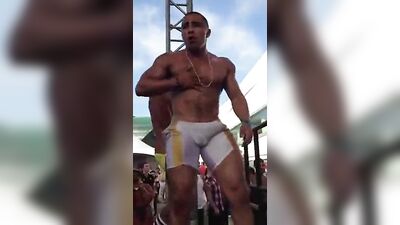 Stageline Stripper: Big Cocks and Boners!