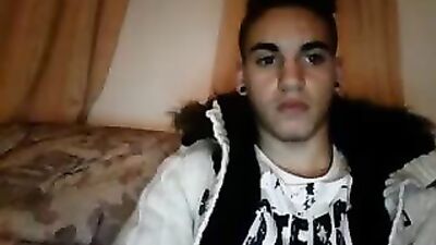 Hands-on Experience: Amateur Gay Play in the Bedroom