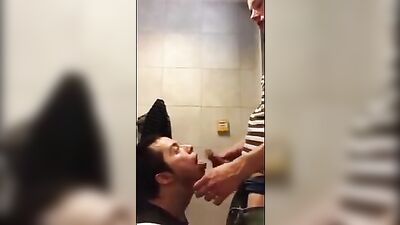 Gay Swallowing in the Gym Locker Room: Amateur Men Get Down and Dirty