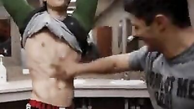 Must-See Muscle Fetish Boys: Anyone Know This Guy?