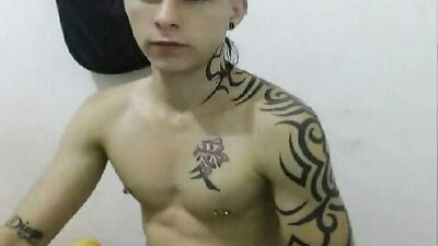 Sexy Inked Intruder: Twinks Webcam Solo