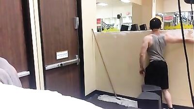 Muscle Boys Delight: Public Gym Cumshot Exposure