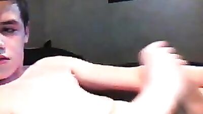 Gay Porn: Cute Web-Cam Wank with Cum Shots!