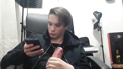 Sismo the Euro Hottie Wacks It