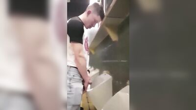 Twink Pissing Caught Boys Porn